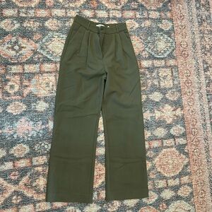 Pleated sloane pants